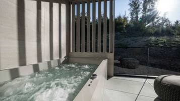 Suite | Private spa tub