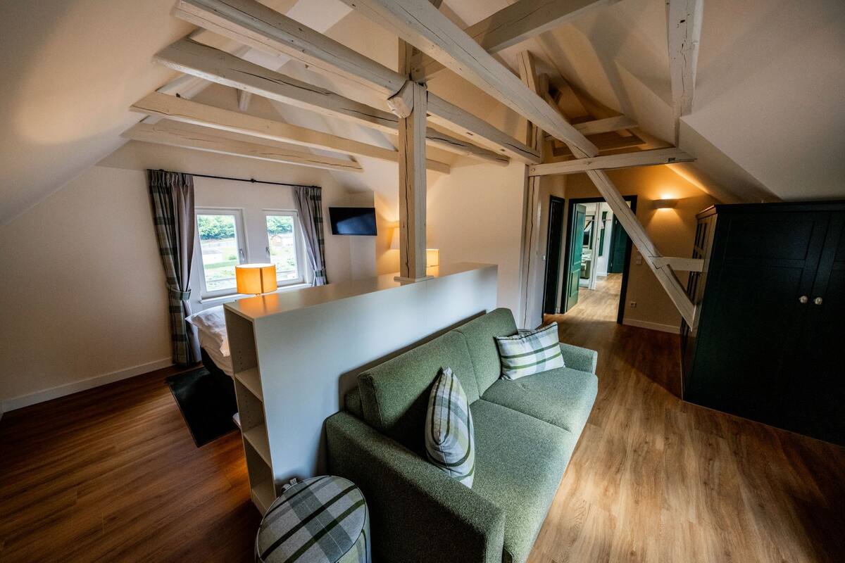 Familienzimmer im Kutscherhaus | เครื่องนอนระดับพรีเมียม, โต๊ะทำงาน, Wi-Fi ฟรี, ผ้าปูที่นอน