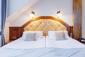 Superior Double Room | Premium bedding, minibar, in-room safe, individually decorated - Dwór Prezydencki Boutique Hotel & SPA (Tarnow)