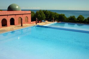 3 piscinas al aire libre