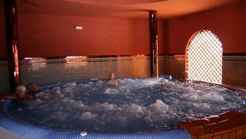 Een Turks bad/hammam, massagebehandelingen