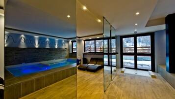 Indoor spa tub