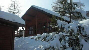 Apartment, 2 Bedrooms | 2 bedrooms, free cribs/infant beds, free WiFi, bed sheets