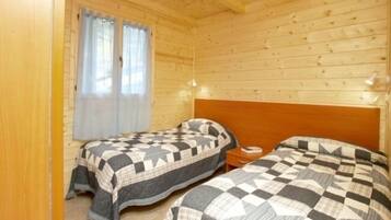 Leilighet, 2 soverom | 2 soverom, barnesenger (inkludert), wi-fi (inkludert) og sengetøy