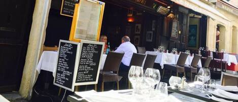 每日供应欧陆式早餐(每人 EUR 14)