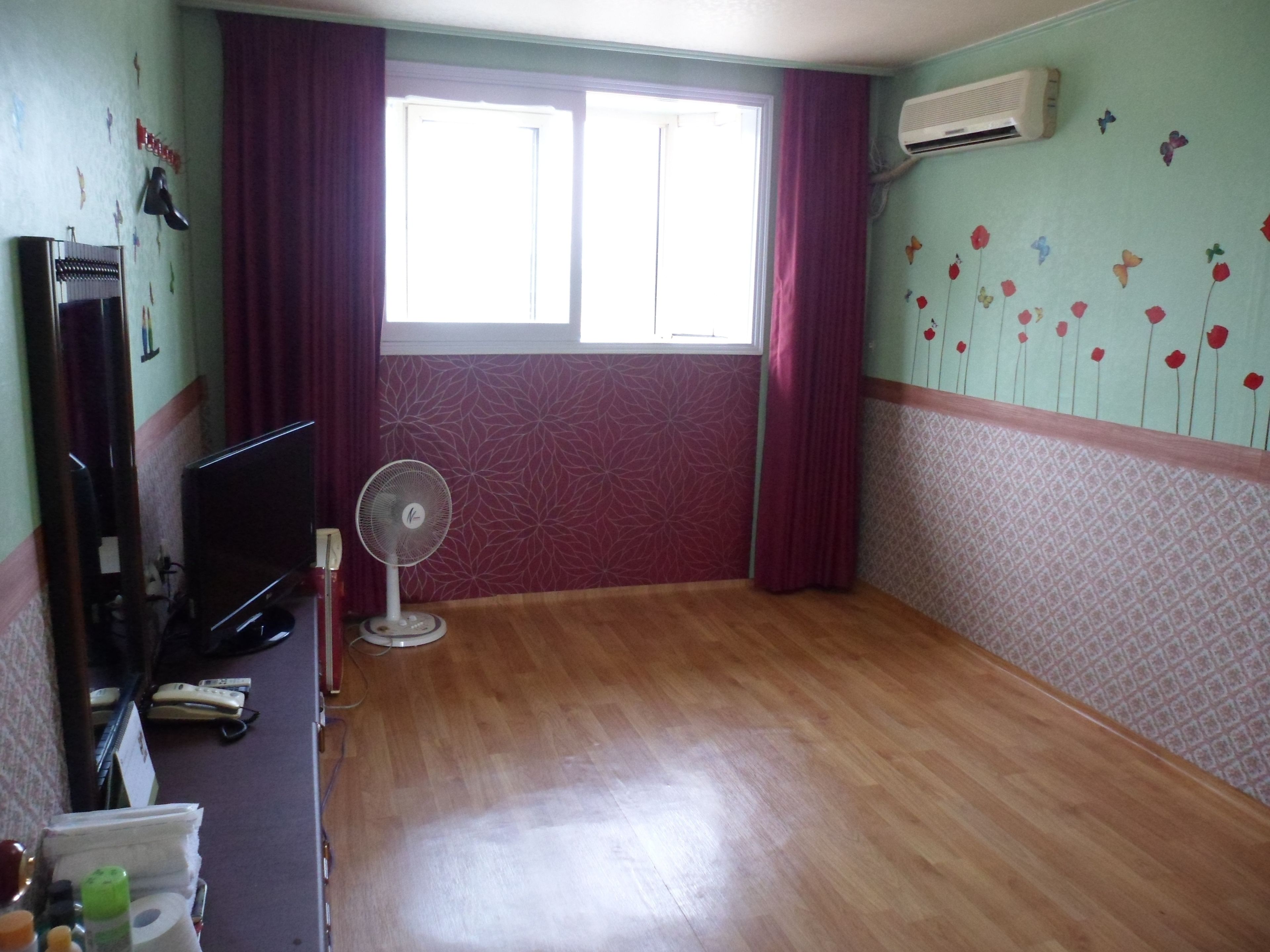 1 bedroom, blackout curtains, soundproofing, free wifi