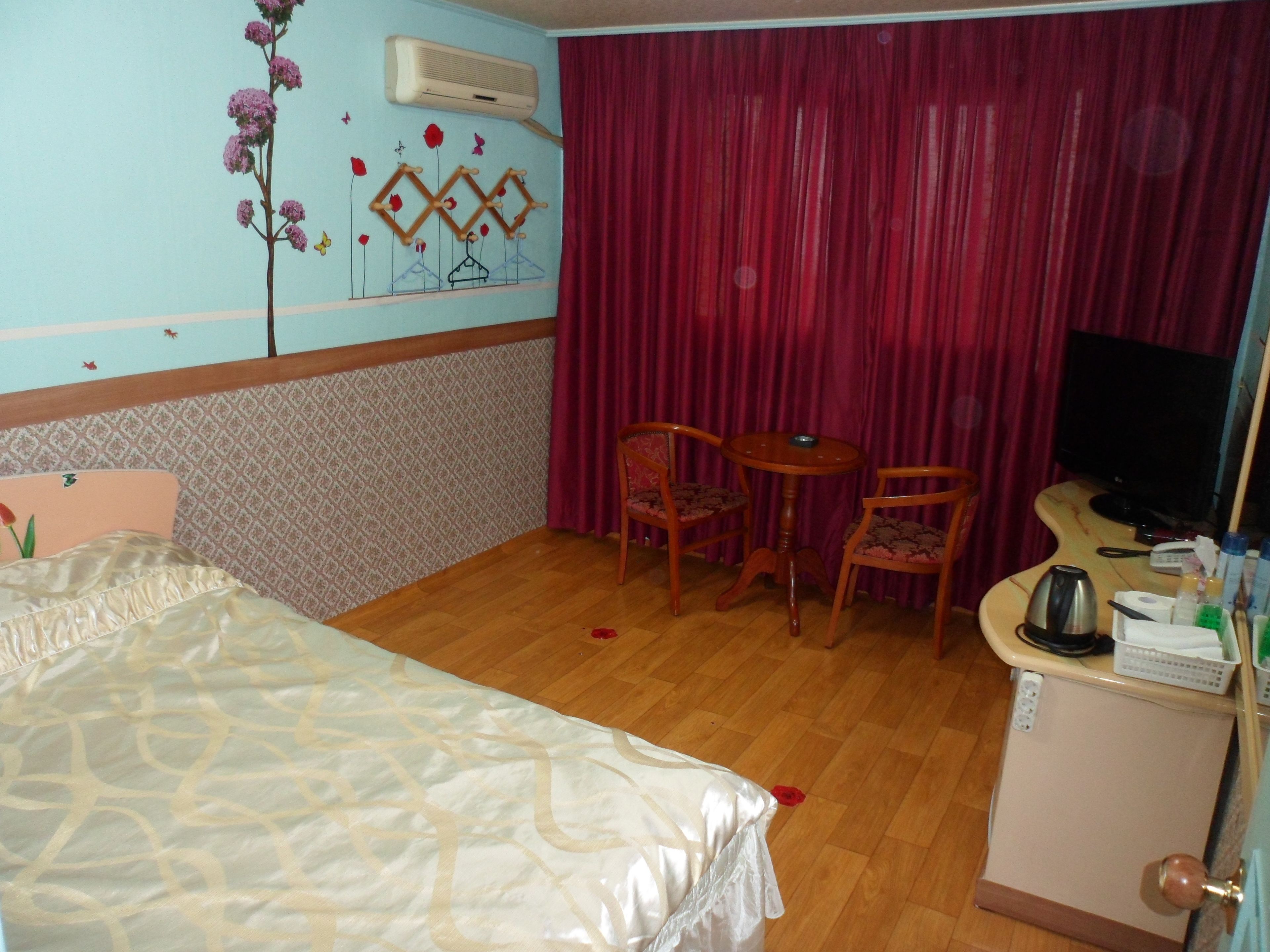 基本雙人房 | 遮光窗簾/窗簾、隔音、免費 Wi-Fi、床單