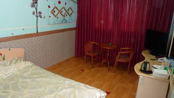 Blackout curtains, soundproofing, free WiFi, bed sheets