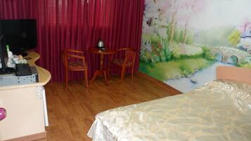 Chambre Double | Salle de bain | Baignoire et douche séparées, baignoire relaxante profonde