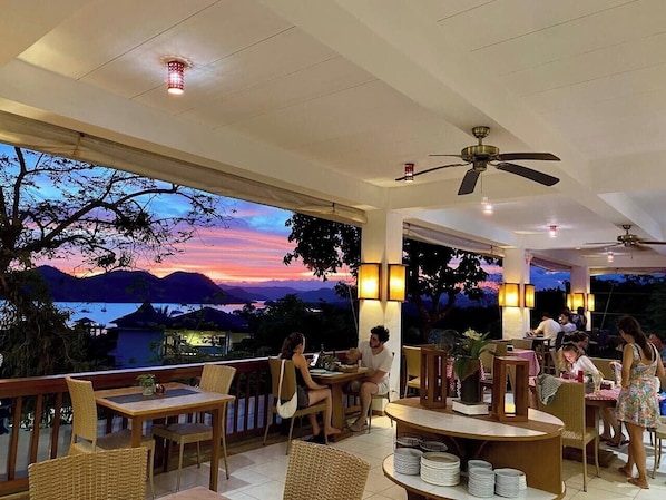 International cuisine - Asia Grand View Hotel (Coron)