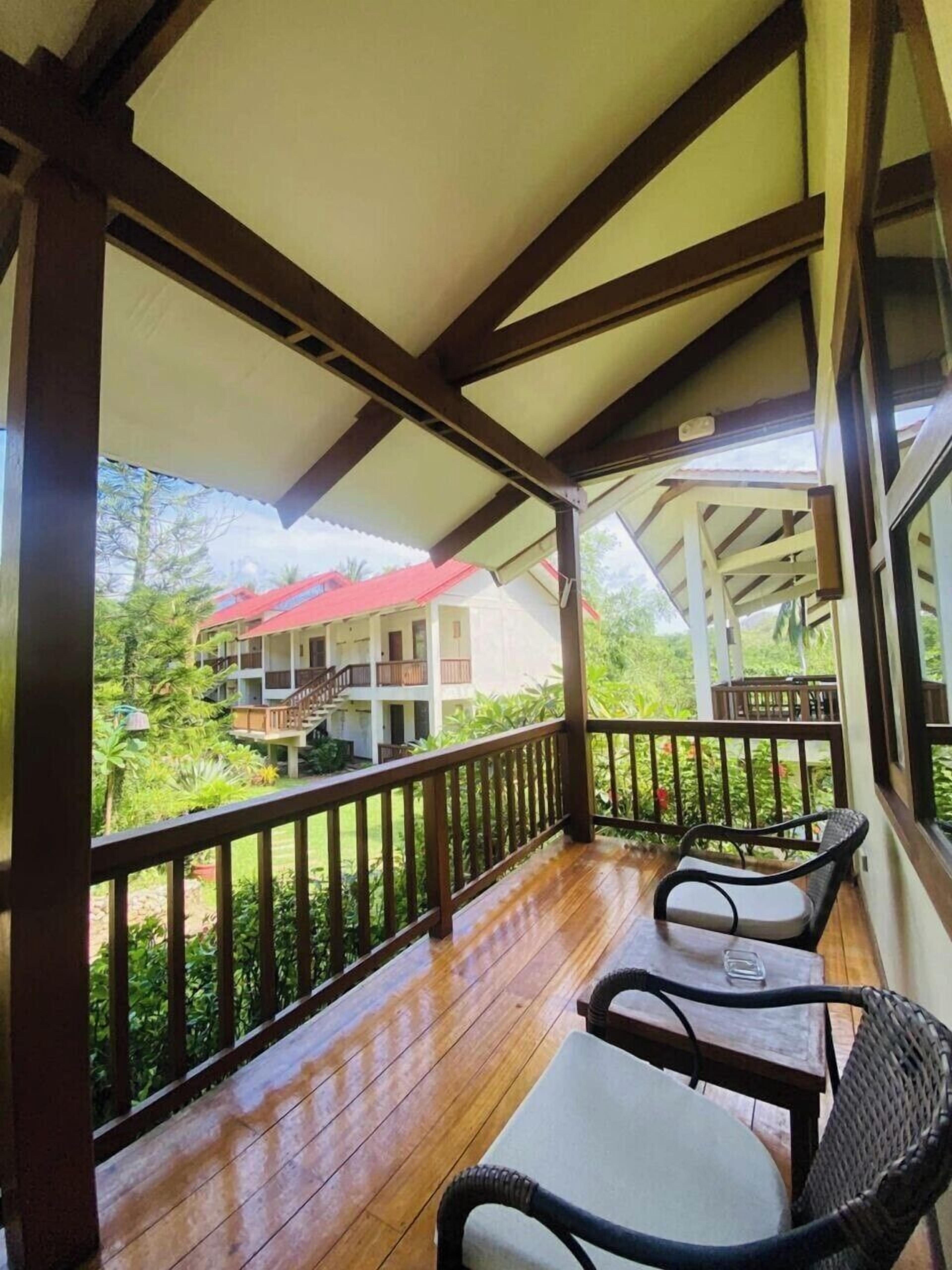 디럭스룸, 수영장 전망 | 고급 침구, 미니바, 객실 내 금고, 책상