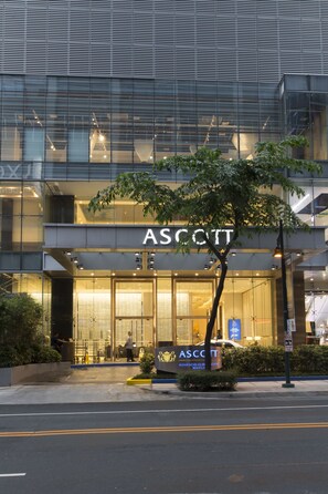 Minibar, in-room safe, soundproofing, iron/ironing board - Ascott Bonifacio Global City Manila (Taguig)