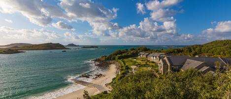Private beach nearby, white sand, sun-loungers, beach umbrellas
