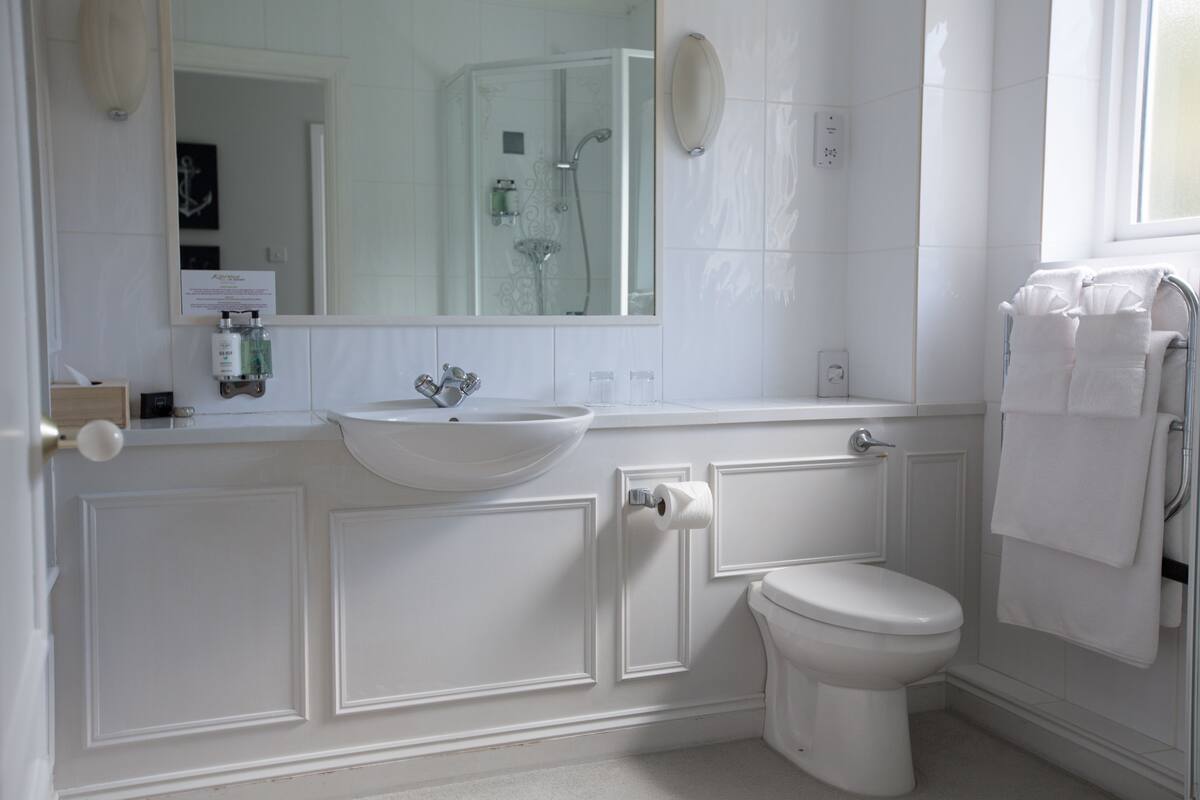 combined shower/bathtub, deep-soaking bathtub, designer toiletries