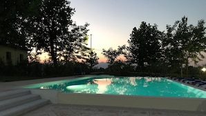 Seasonal outdoor pool, open 9:30 AM to 7 PM, sun loungers - Albergo Quattro Pini (Pozzolengo)