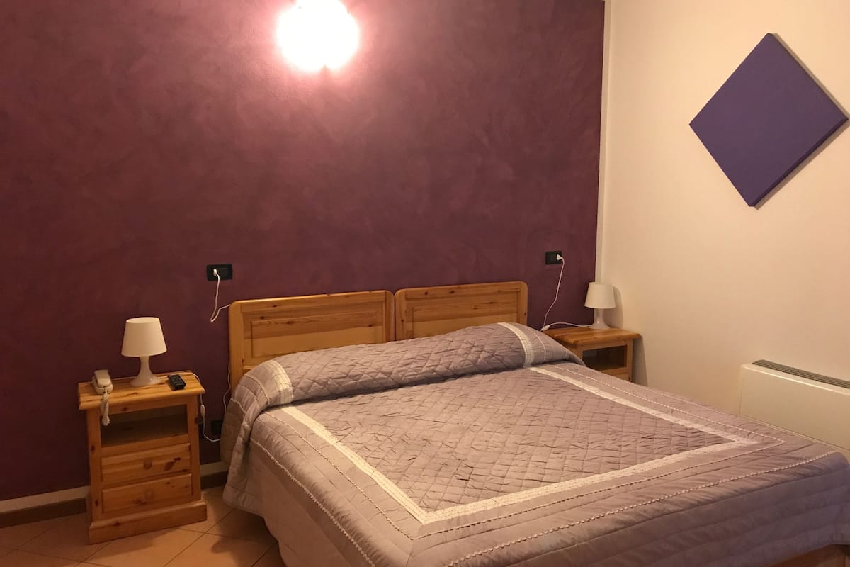 premium bedding, in-room safe, desk, soundproofing