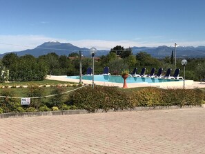 Seasonal outdoor pool, open 9:30 AM to 7 PM, sun loungers - Albergo Quattro Pini (Pozzolengo)