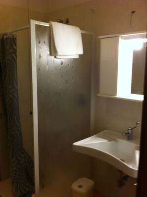 Apartment, 1 Bedroom | Bathroom