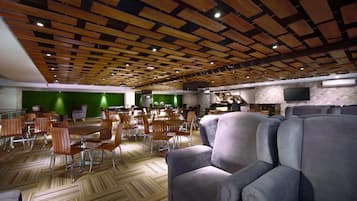 Petit déjeuner buffet (75000 IDR par personne)