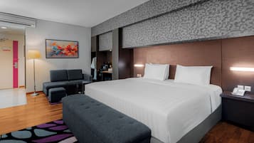 Executive Suite Room | Premium bedding, in-room safe, desk, blackout curtains