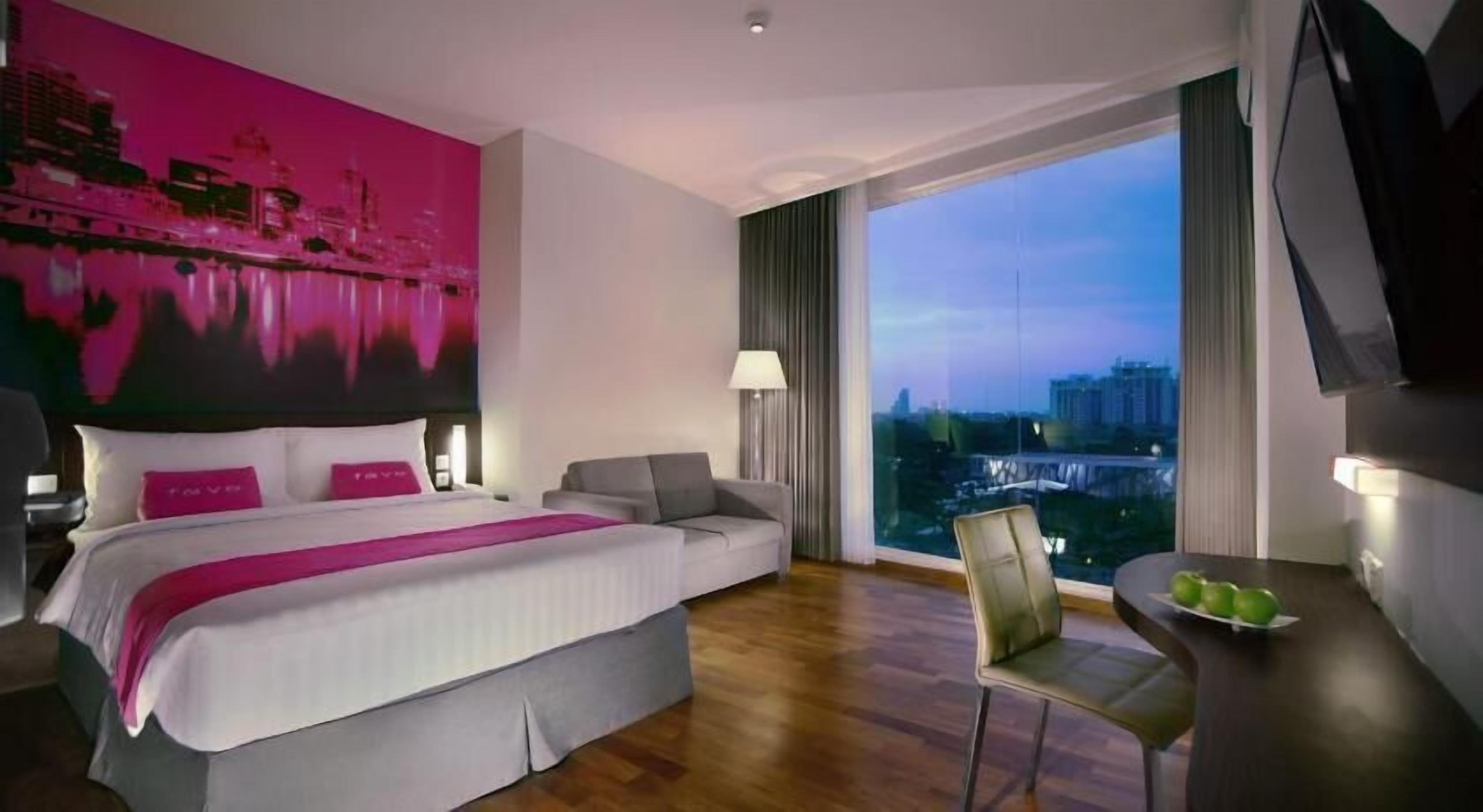 Roupas de cama premium, cofres nos quartos, escrivaninha