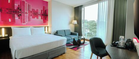 Deluxe Premier Room | Ropa de cama de alta calidad y caja de seguridad en la habitación