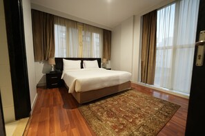Junior One-Bedroom Suite with Kitchenette (Triple or Quad) | 高級寝具、ミニバー、客室ごとに異なる装飾、客室ごとに異なるインテリア