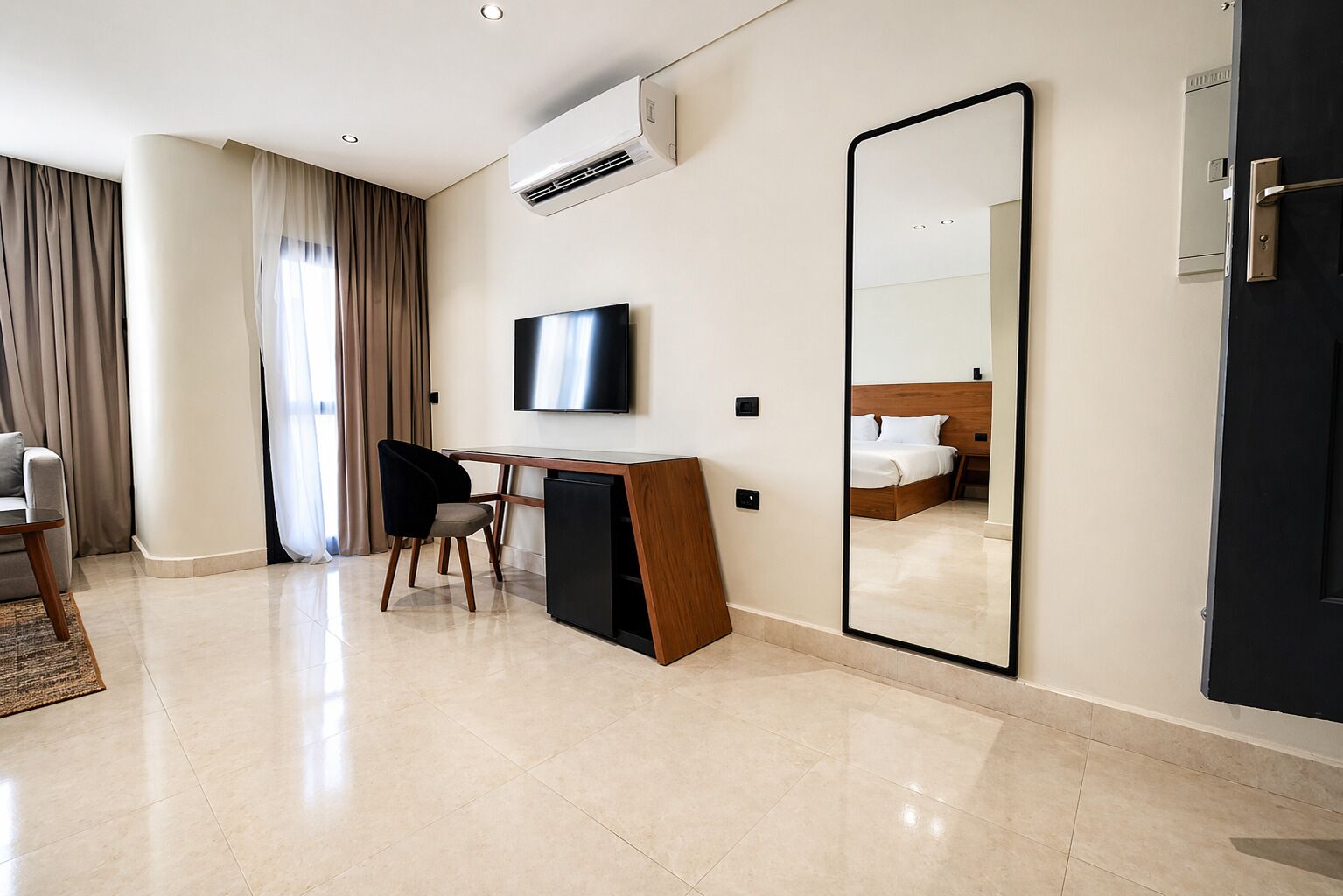 Deluxe Double Room | Living area