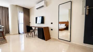 Deluxe Double Room | Living area