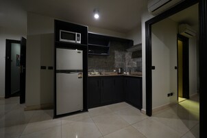 Ropa de cama de alta calidad, minibar y decoración personalizada 