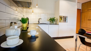 Apartment, 1 Bedroom (Lemon) | Private kitchenette | Fridge, microwave, stovetop - Mojito Apartments - Angel Wings (Wroclaw)