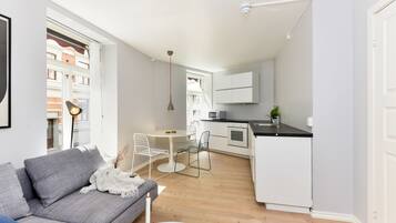 Iron/ironing board, free WiFi, bed sheets