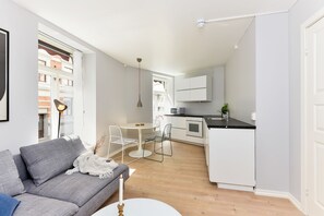 Een strijkplank/strijkijzer, gratis wifi, beddengoed