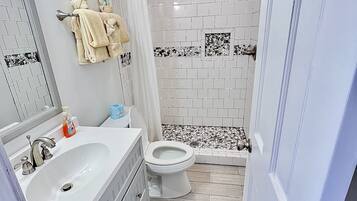 Single Room | Dihias secara berasingan, Wi-fi percuma, cadar katil