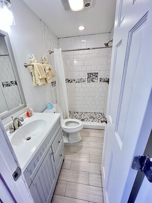 Single Room | Dihias secara berasingan, Wi-fi percuma, cadar katil 