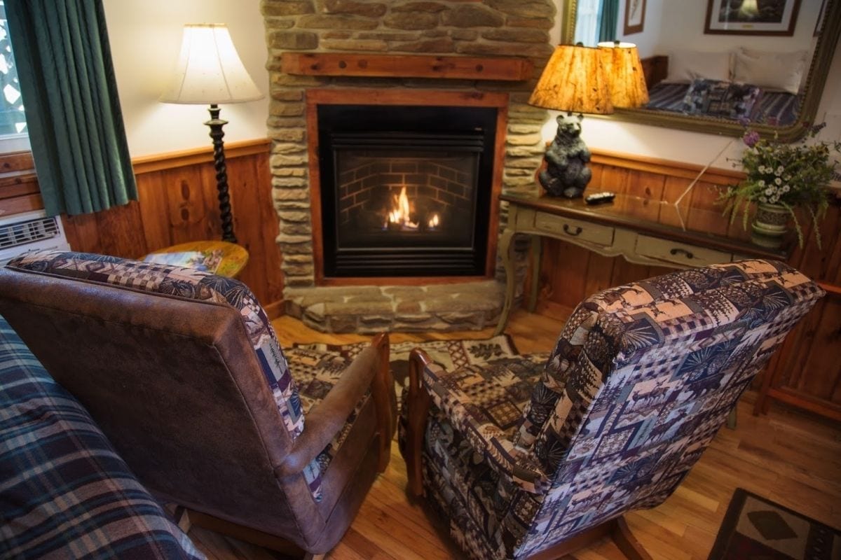 Deluxe 2 Double  Room with Fireplace & Single Jacuzzi Tub | Living area | Flat-screen TV