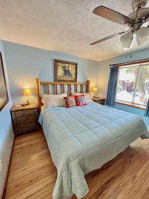 King Deluxe Room with Fireplace & Single Jacuzzi Tub