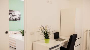 Double or Twin Room | Living area