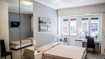 Dreibettzimmer | Minibar, Zimmersafe, Schreibtisch, kostenlose Babybetten