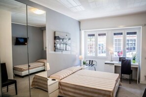 Triple Room | Minibar, in-room safe, desk, free cribs/infant beds - Vatican Rooms Holiday in Rome (Rome)