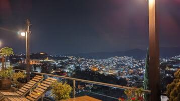 Frokost, lunsj og middag serveres, regionale retter
