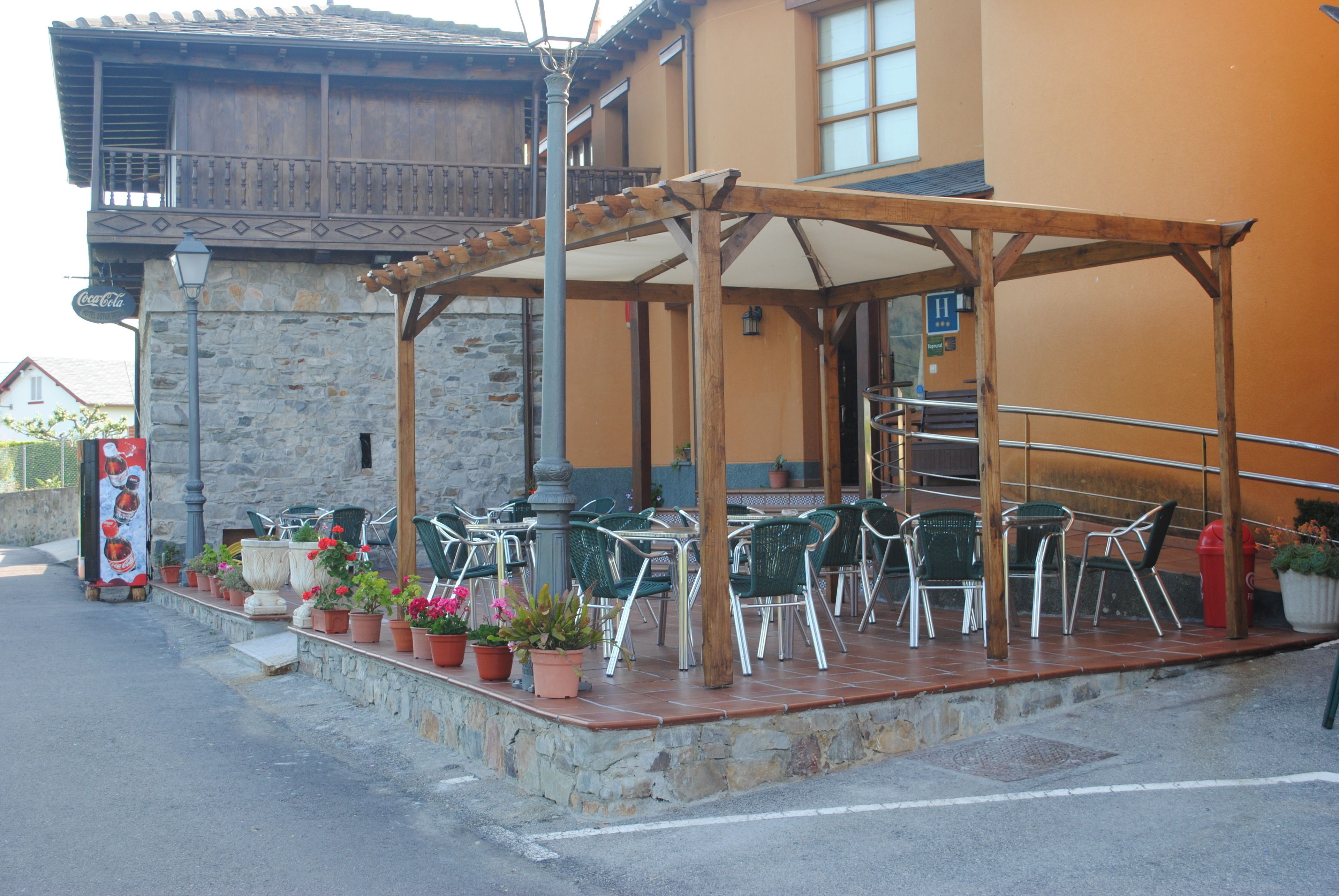 breakfast, lunch and dinner served