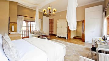 Luxury Room | 1 bedroom, minibar, in-room safe, desk