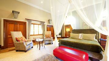 Honeymoon suite | Een minibar, een kluis op de kamer, een bureau, verduisterende gordijnen