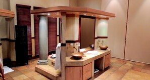 Presidential/Honeymoon Suite | Bathroom sink