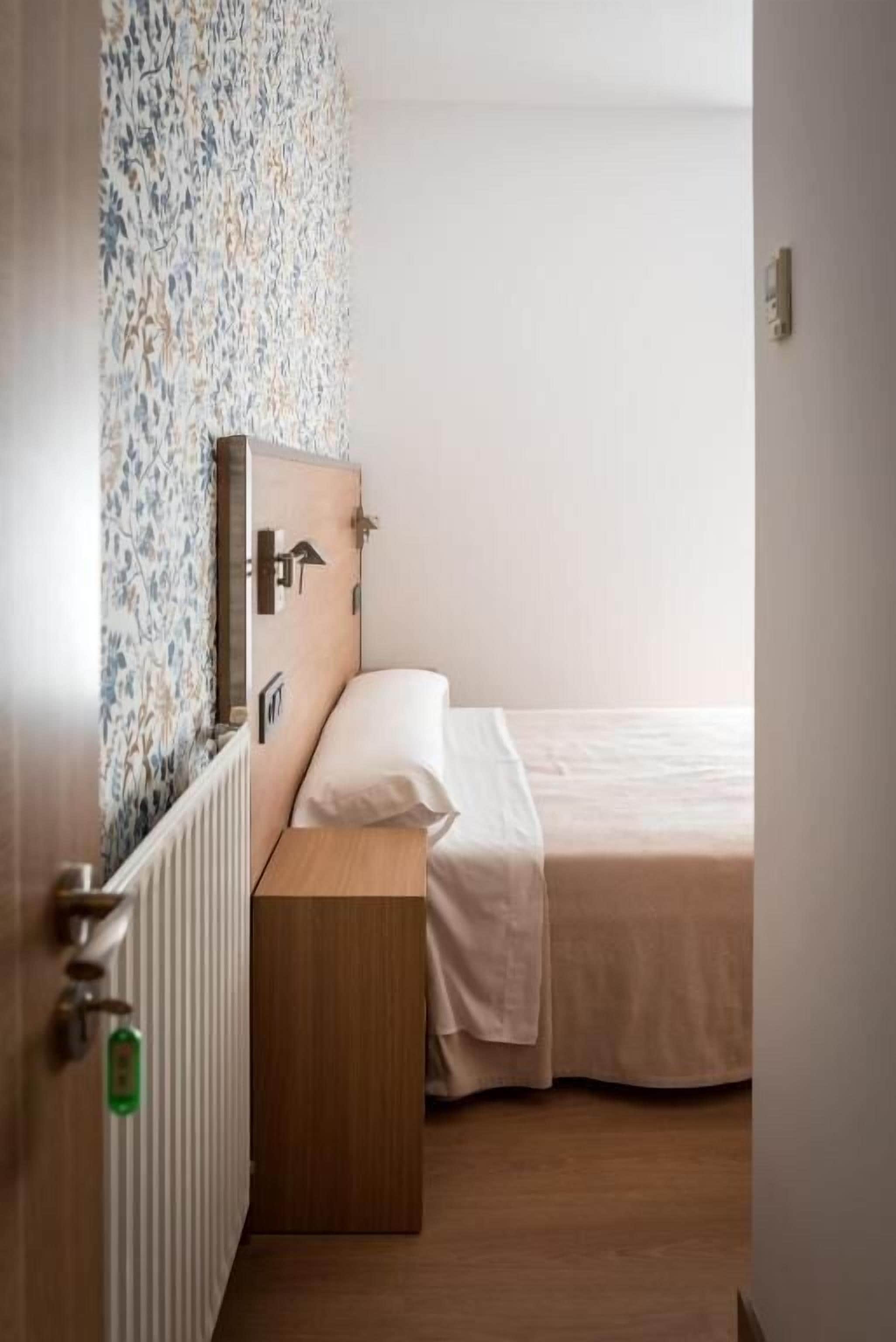 Double Room | Desk, blackout drapes, iron/ironing board (on request), WiFi (free)