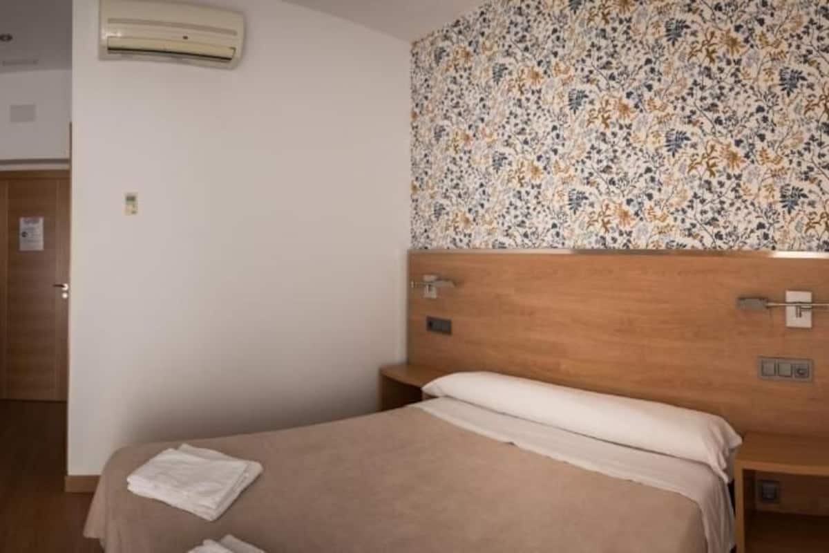 Double Room | Desk, blackout drapes, iron/ironing board (on request), WiFi (free)