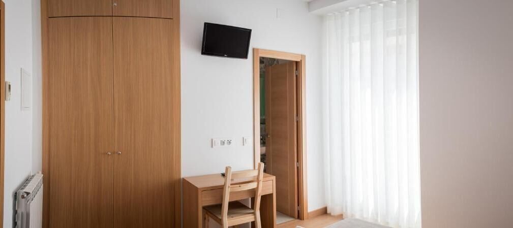 Single Room | Desk, blackout drapes, iron/ironing board (on request), WiFi (free)