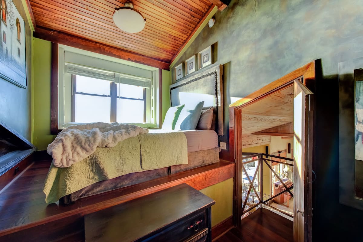 Studio Suite, 1 Queen Bed, Partial Lake View, Lakeside | Premium bedding, pillowtop beds, laptop workspace, iron/ironing board
