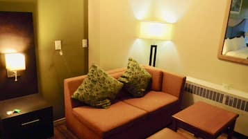 Escritorio, wifi gratis y ropa de cama